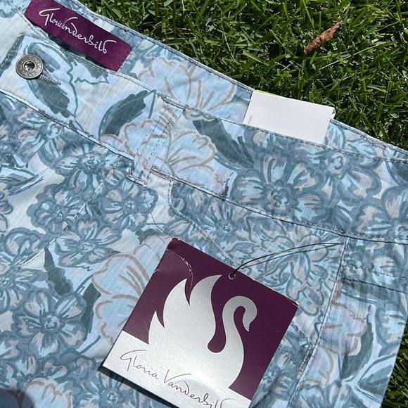 Gloria Vanderbilt Capris - Picture 2 of 8